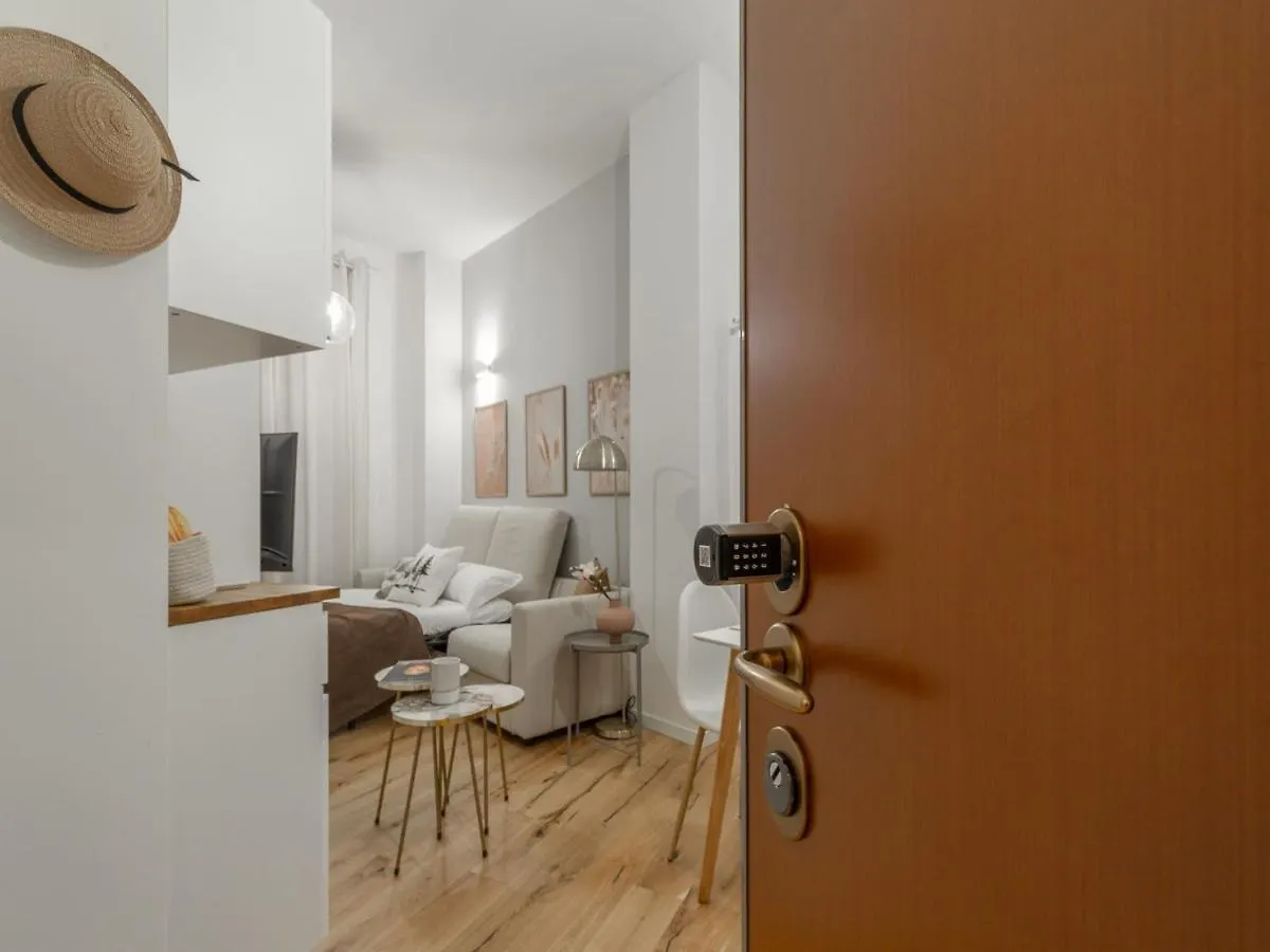 The Best Rent - Lovely One-Bedroom Apartment In Corso Di Porta Vittoria Milan 0*,  Italy